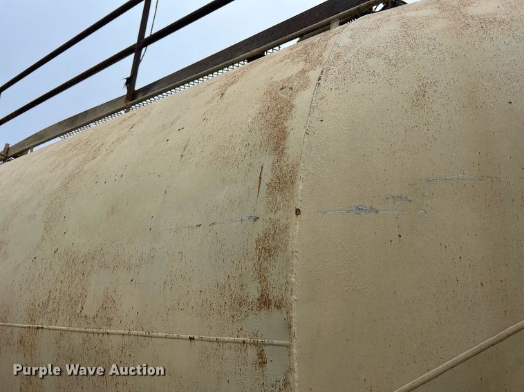 image for item NI9024 1981 Fruehauf HEB-F2-J-986  pneumatic dry bulk trailer