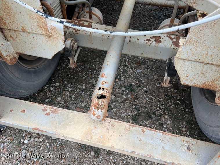 image for item NI9024 1981 Fruehauf HEB-F2-J-986  pneumatic dry bulk trailer