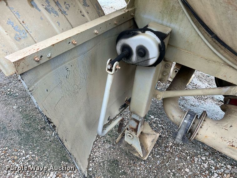 image for item NI9024 1981 Fruehauf HEB-F2-J-986  pneumatic dry bulk trailer