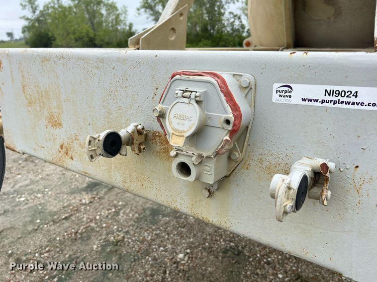 image for item NI9024 1981 Fruehauf HEB-F2-J-986  pneumatic dry bulk trailer