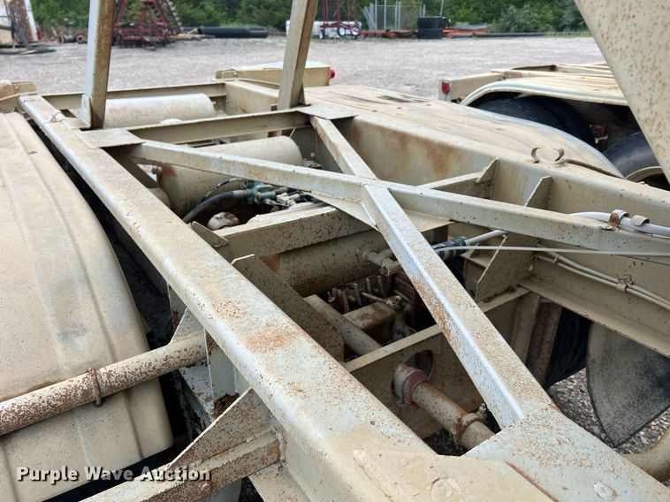 image for item NI9024 1981 Fruehauf HEB-F2-J-986  pneumatic dry bulk trailer