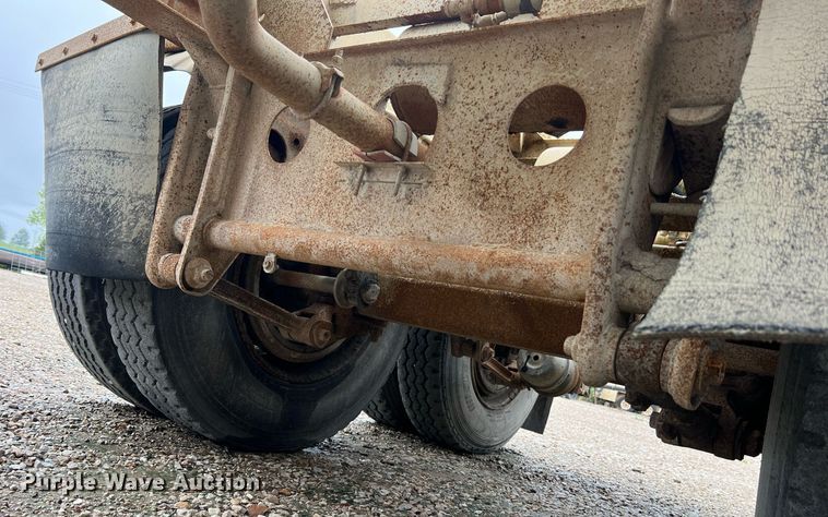 image for item NI9024 1981 Fruehauf HEB-F2-J-986  pneumatic dry bulk trailer