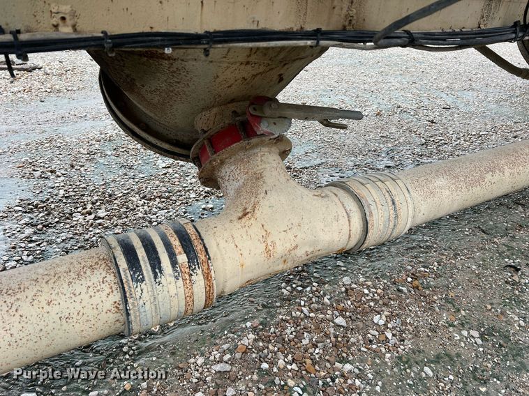 image for item NI9024 1981 Fruehauf HEB-F2-J-986  pneumatic dry bulk trailer