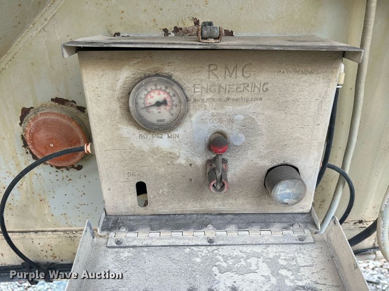 image for item NI9024 1981 Fruehauf HEB-F2-J-986  pneumatic dry bulk trailer