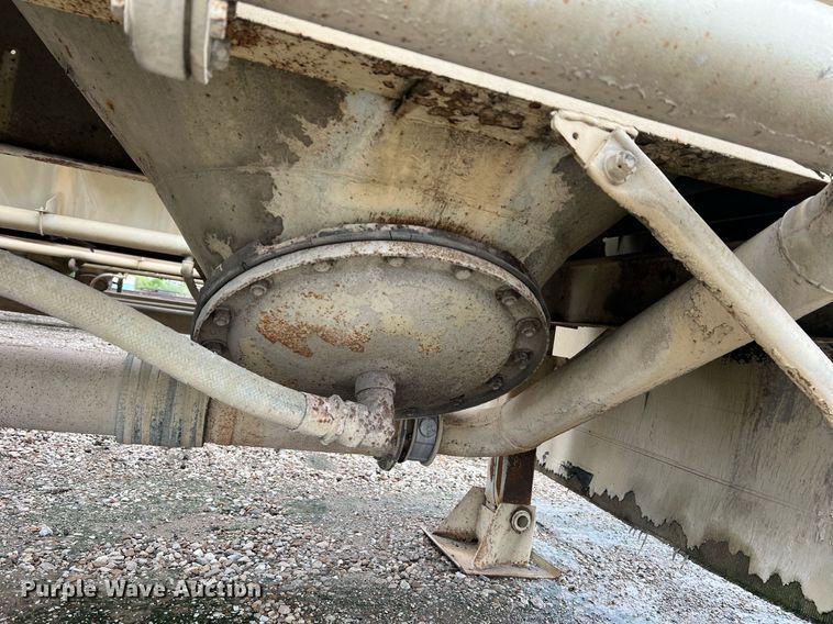 image for item NI9024 1981 Fruehauf HEB-F2-J-986  pneumatic dry bulk trailer