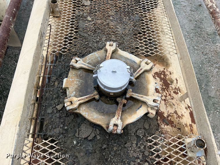 image for item NI9024 1981 Fruehauf HEB-F2-J-986  pneumatic dry bulk trailer