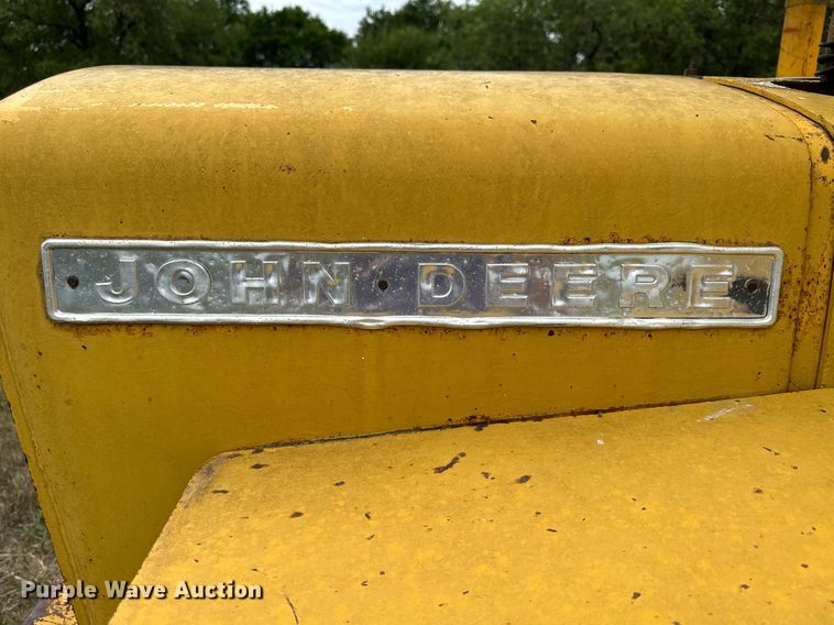 image for item NP9927 1964 John Deere 5010  elevating scraper