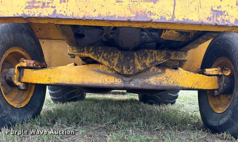 image for item NP9927 1964 John Deere 5010  elevating scraper