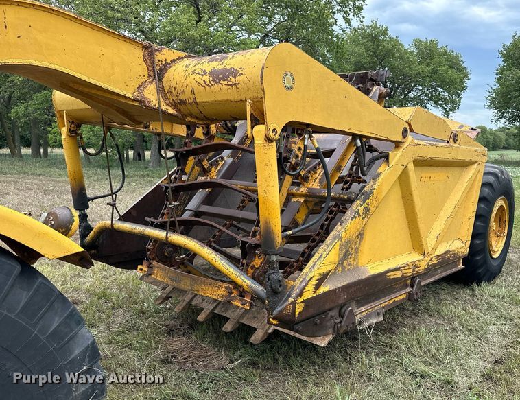 image for item NP9927 1964 John Deere 5010  elevating scraper