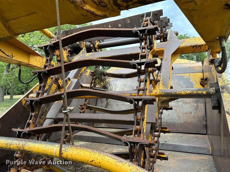 image for item NP9927 1964 John Deere 5010  elevating scraper