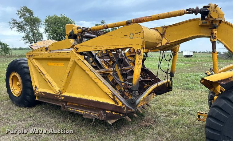 image for item NP9927 1964 John Deere 5010  elevating scraper