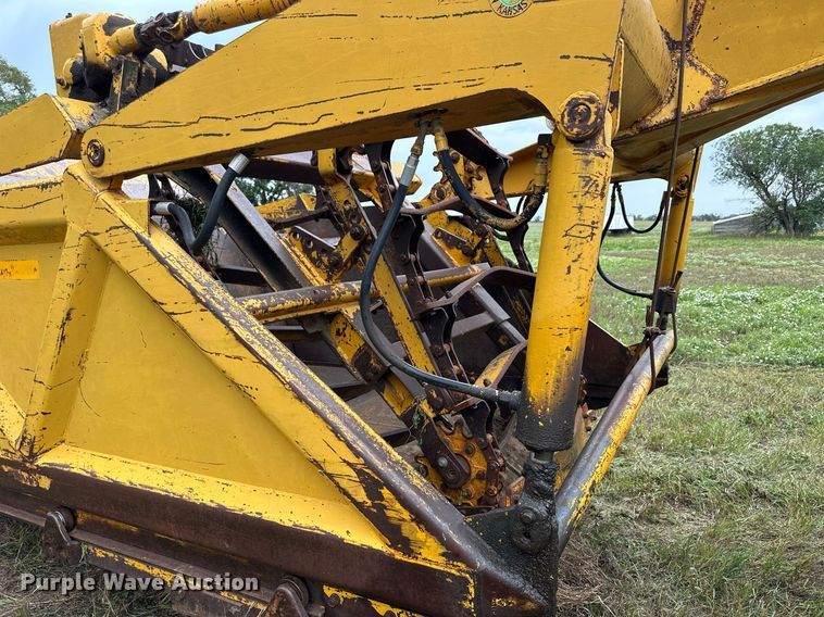 image for item NP9927 1964 John Deere 5010  elevating scraper