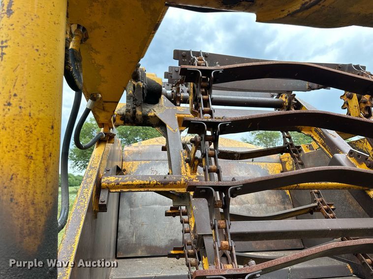 image for item NP9927 1964 John Deere 5010  elevating scraper