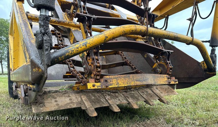 image for item NP9927 1964 John Deere 5010  elevating scraper