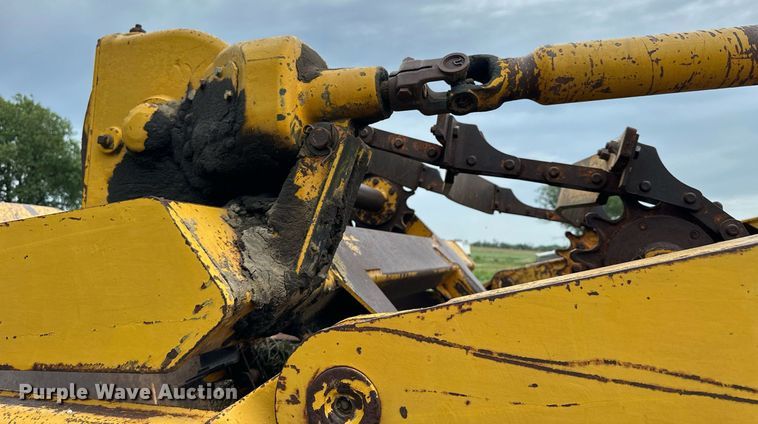 image for item NP9927 1964 John Deere 5010  elevating scraper