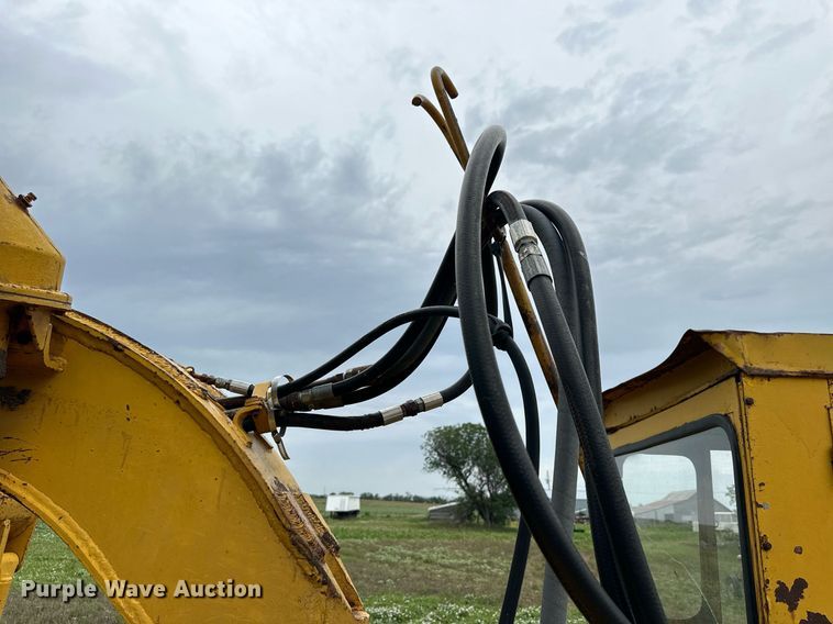 image for item NP9927 1964 John Deere 5010  elevating scraper