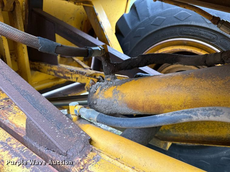 image for item NP9927 1964 John Deere 5010  elevating scraper