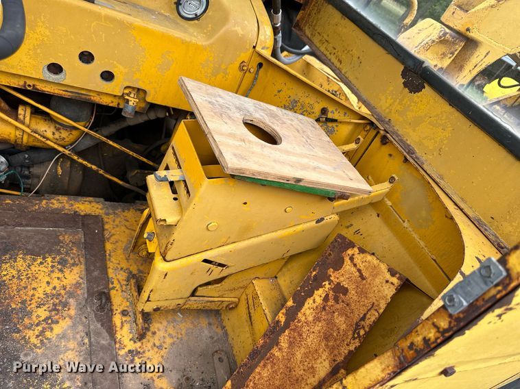 image for item NP9927 1964 John Deere 5010  elevating scraper