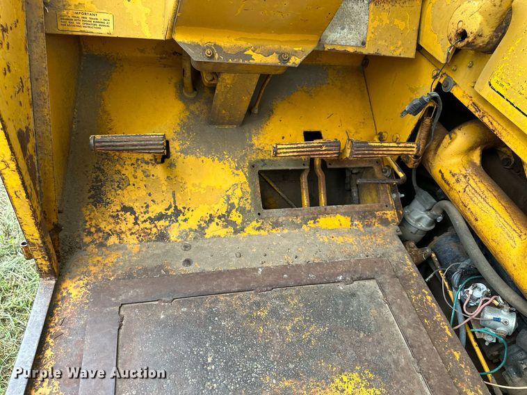 image for item NP9927 1964 John Deere 5010  elevating scraper