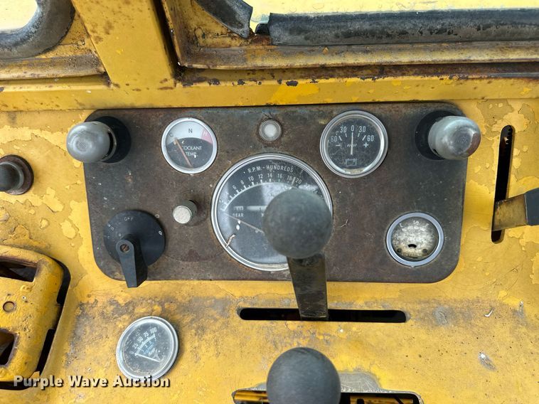 image for item NP9927 1964 John Deere 5010  elevating scraper