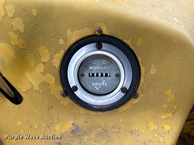 image for item NP9927 1964 John Deere 5010  elevating scraper