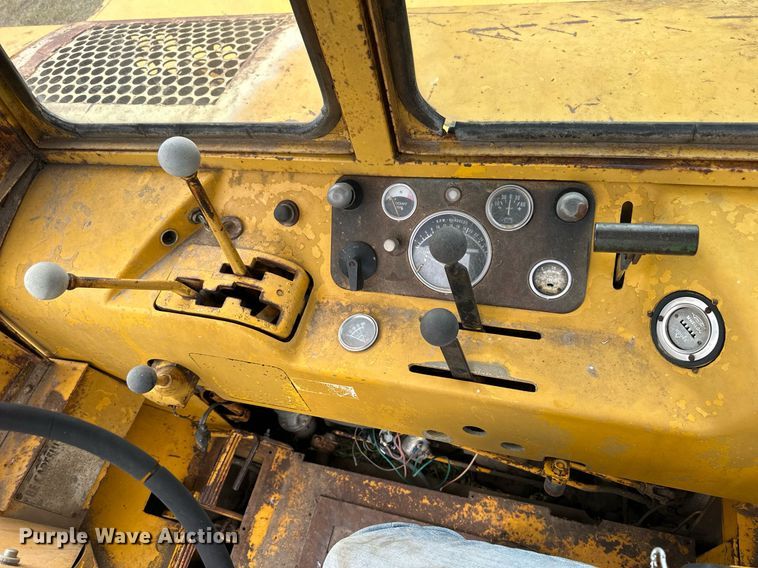 image for item NP9927 1964 John Deere 5010  elevating scraper