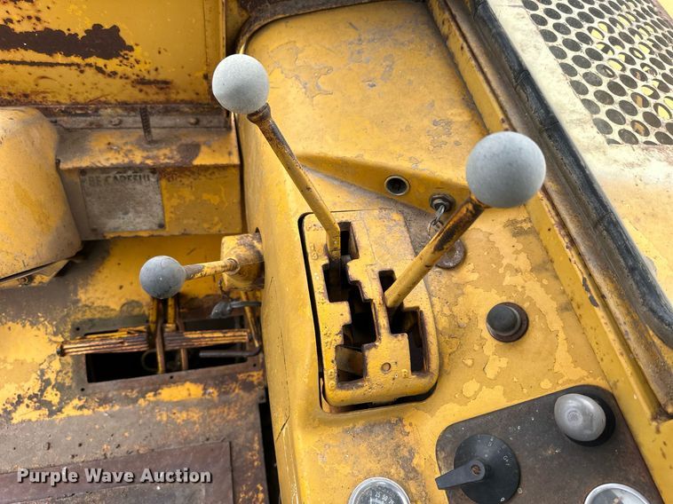 image for item NP9927 1964 John Deere 5010  elevating scraper