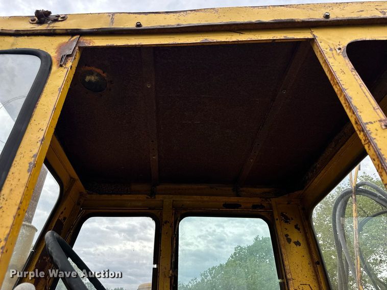 image for item NP9927 1964 John Deere 5010  elevating scraper