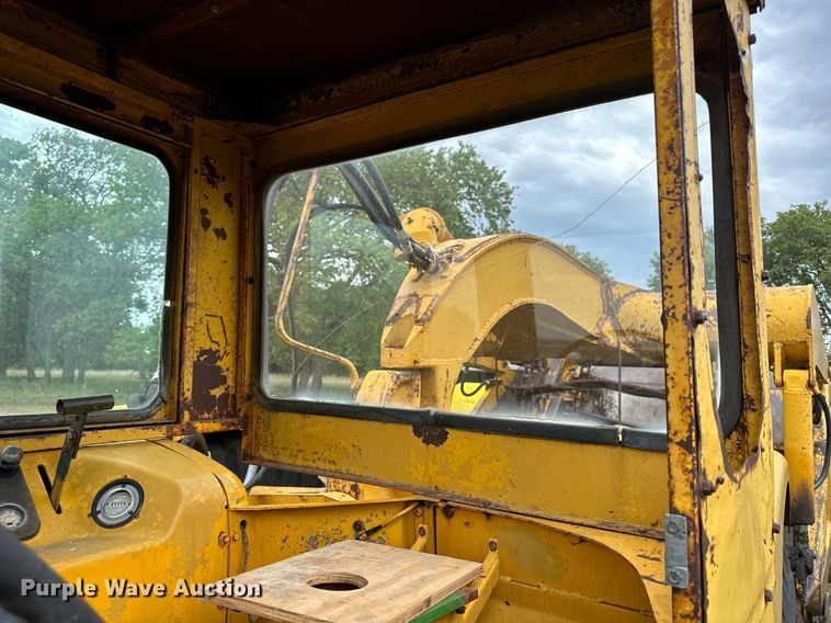 image for item NP9927 1964 John Deere 5010  elevating scraper