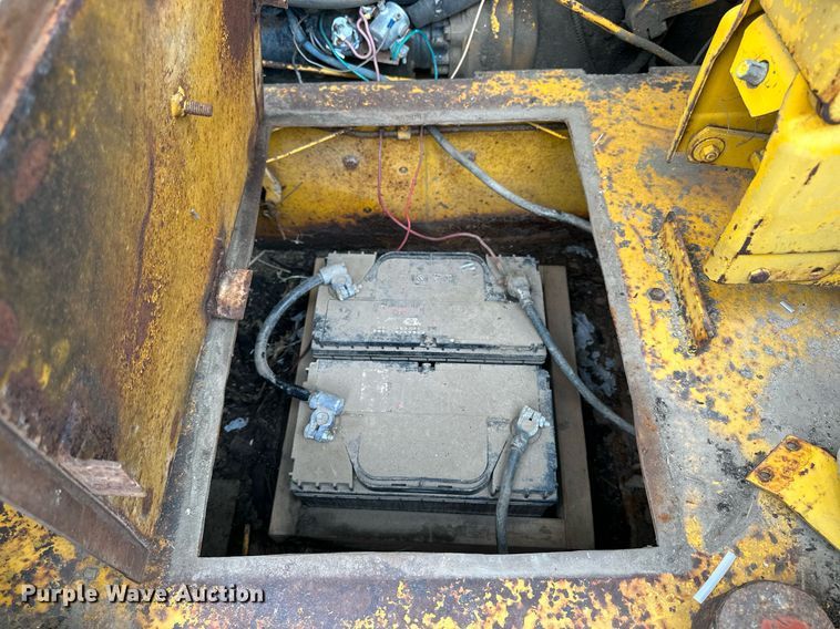 image for item NP9927 1964 John Deere 5010  elevating scraper