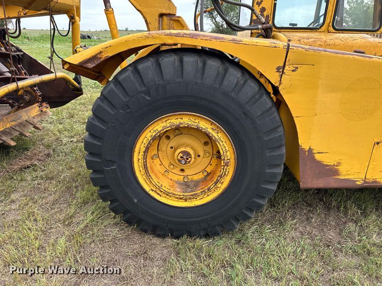 image for item NP9927 1964 John Deere 5010  elevating scraper