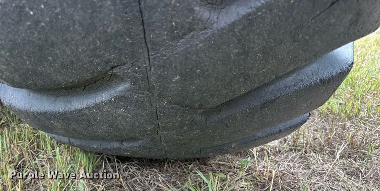 image for item NP9927 1964 John Deere 5010  elevating scraper