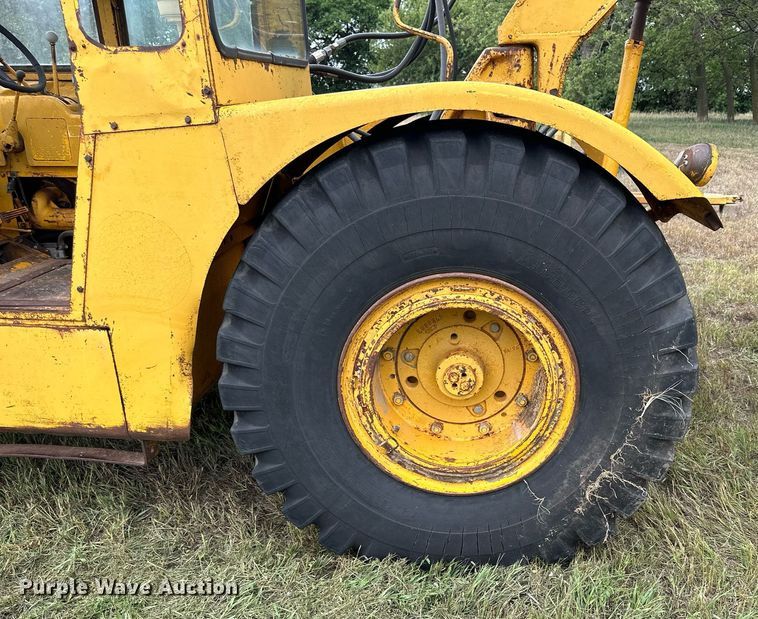 image for item NP9927 1964 John Deere 5010  elevating scraper