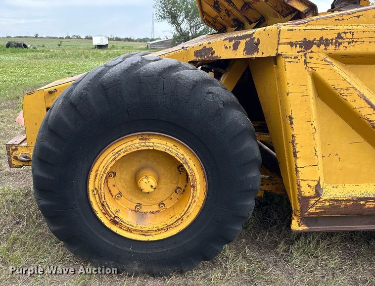 image for item NP9927 1964 John Deere 5010  elevating scraper