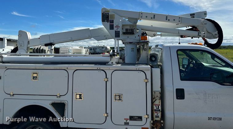 image for item NP9944 2008 Ford F550 Super Duty  bucket truck