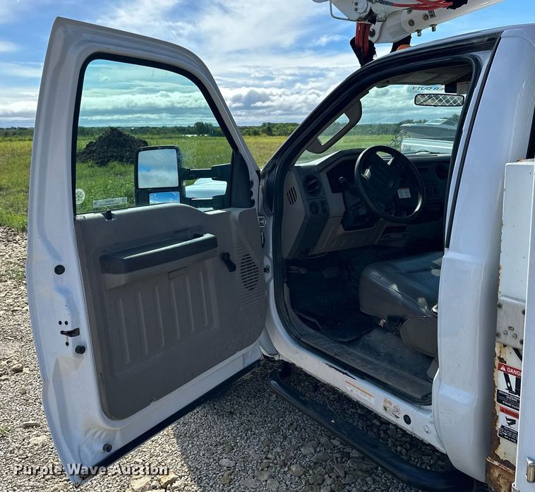 image for item NP9944 2008 Ford F550 Super Duty  bucket truck