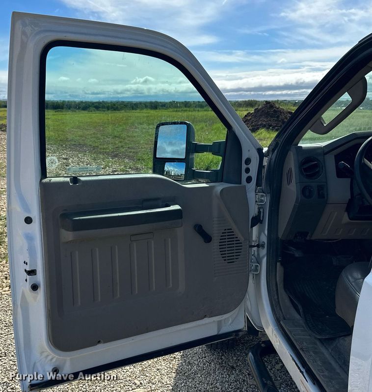 image for item NP9944 2008 Ford F550 Super Duty  bucket truck