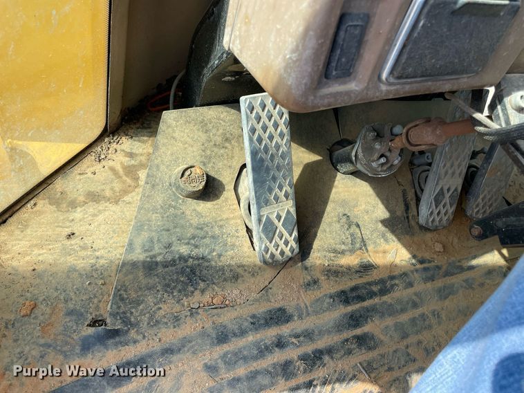 image for item NT9397 1999 John Deere 544H  wheel loader