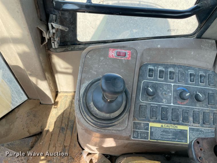 image for item NT9397 1999 John Deere 544H  wheel loader