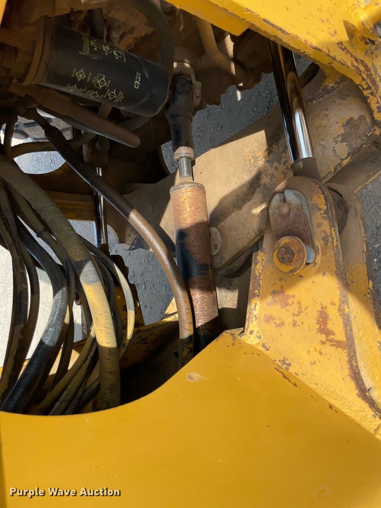 image for item NT9397 1999 John Deere 544H  wheel loader