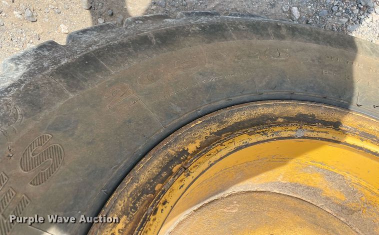 image for item NT9397 1999 John Deere 544H  wheel loader