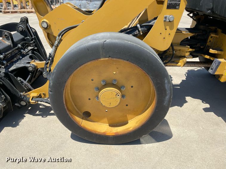image for item NT9424 2018 Caterpillar 908M  wheel loader