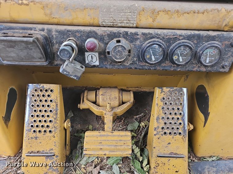 image for item NT9799 1999 Caterpillar 963B LGP  track loader