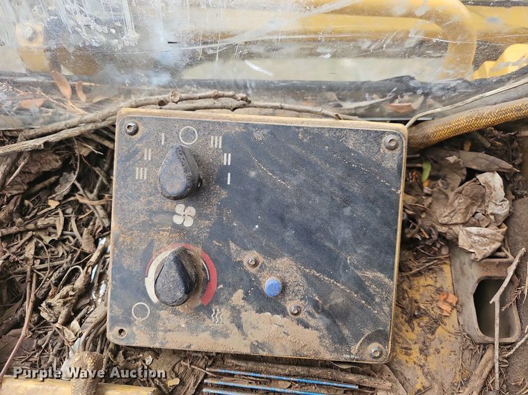 image for item NT9799 1999 Caterpillar 963B LGP  track loader