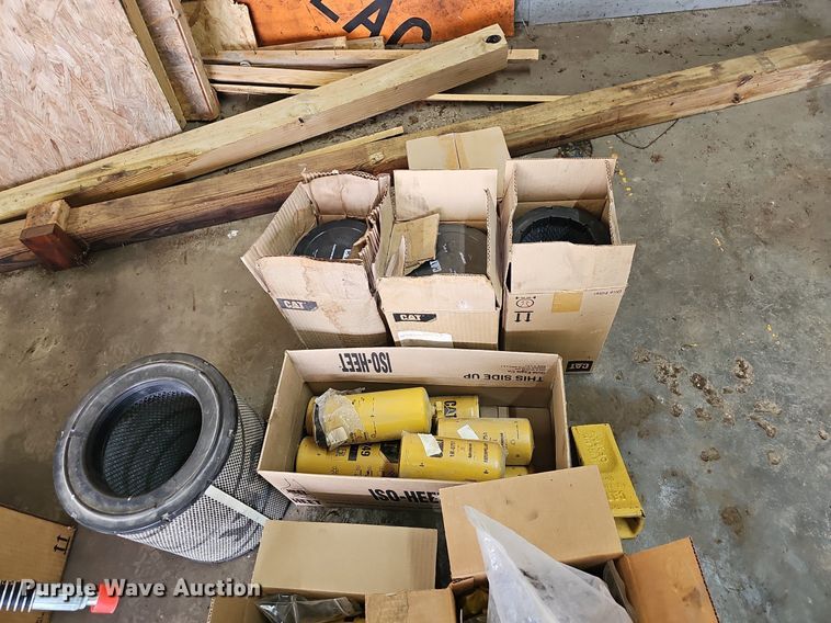 image for item NT9799 1999 Caterpillar 963B LGP  track loader