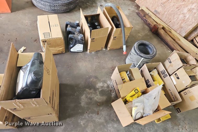 image for item NT9799 1999 Caterpillar 963B LGP  track loader