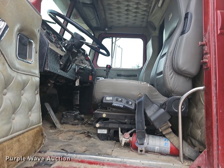 image for item NT9805 1995 Western Star 4964F  dump truck