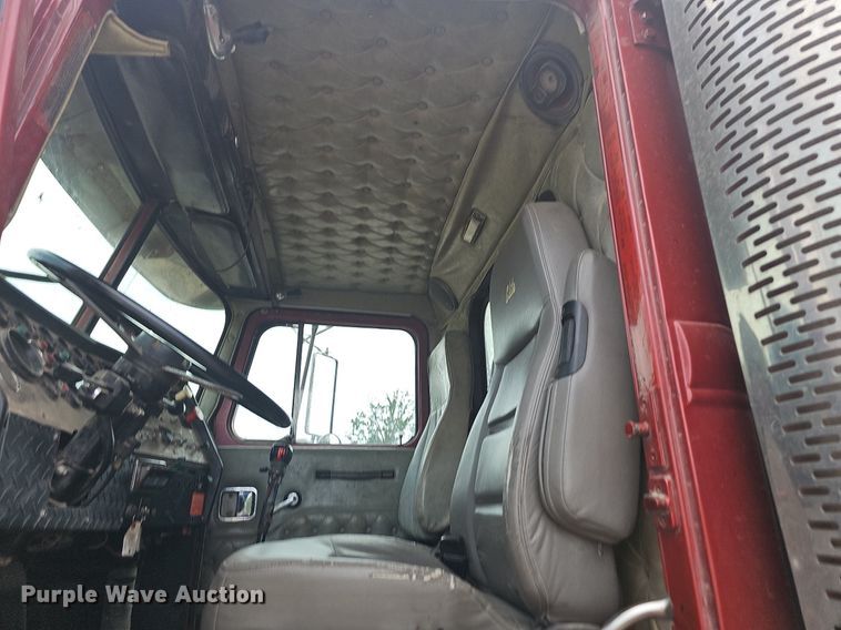 image for item NT9805 1995 Western Star 4964F  dump truck