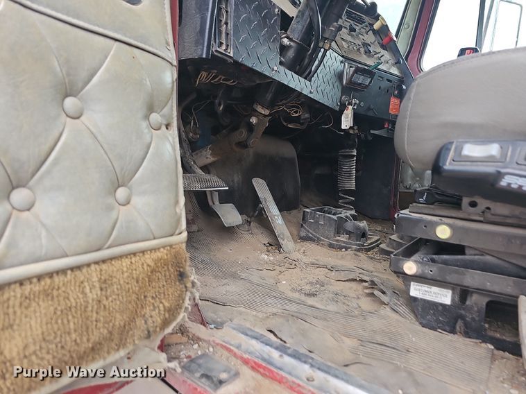 image for item NT9805 1995 Western Star 4964F  dump truck