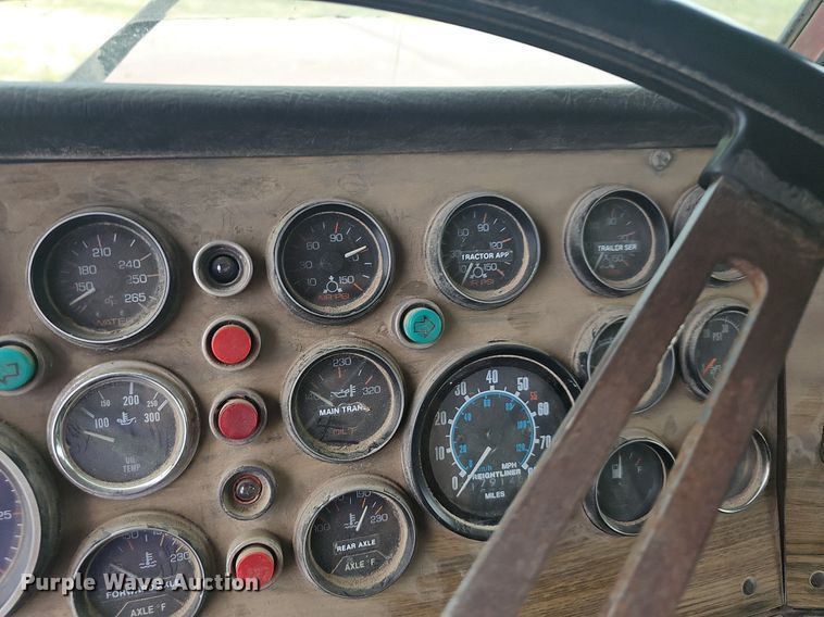 image for item NT9805 1995 Western Star 4964F  dump truck